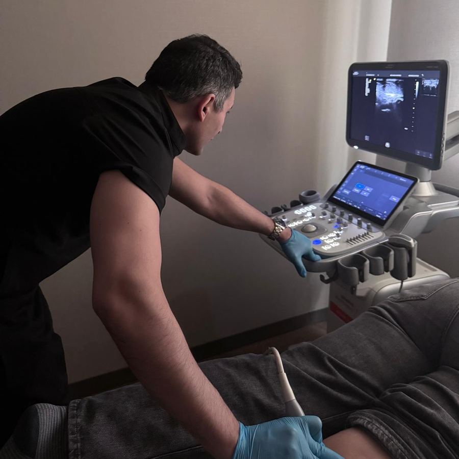 Ultrason cihazı başında kas iskelet sistemi değerlendirmesi